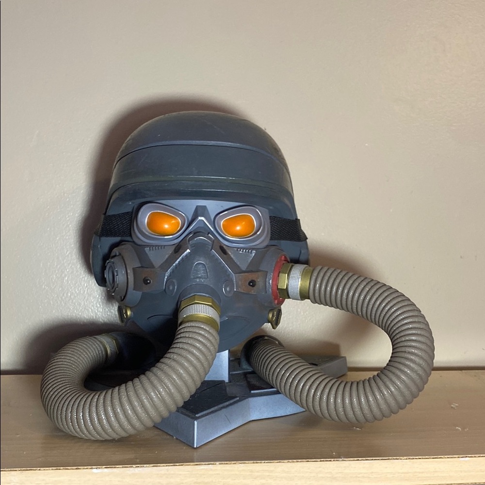 PS3 Killzone Helghast 2010 Gas Mask Helmet Bust Storage Decor Display